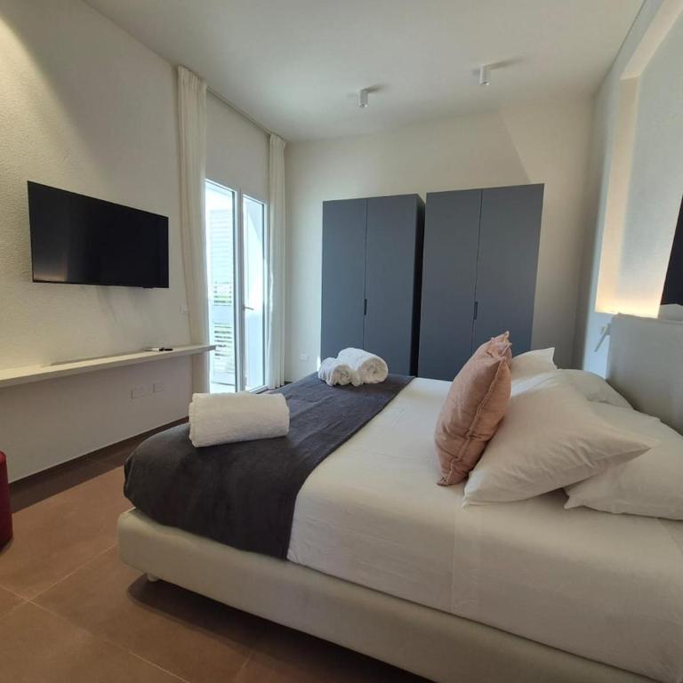 Villa with Private Saltwater Pool Near The Beach - Three-Bedroom Villa - 24
