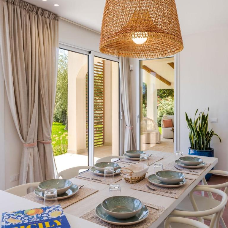 Villa with Private Saltwater Pool Near The Beach - Three-Bedroom Villa - 26