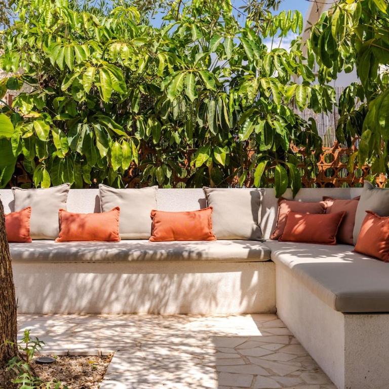 Villa with Private Saltwater Pool Near The Beach - Three-Bedroom Villa - 28
