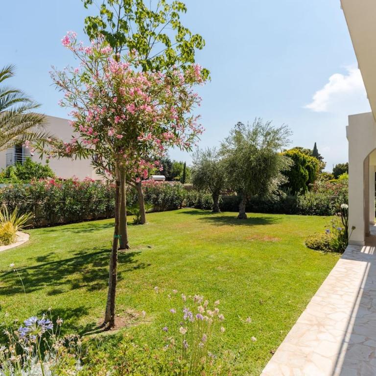 Villa with Private Saltwater Pool Near The Beach - Three-Bedroom Villa - 31