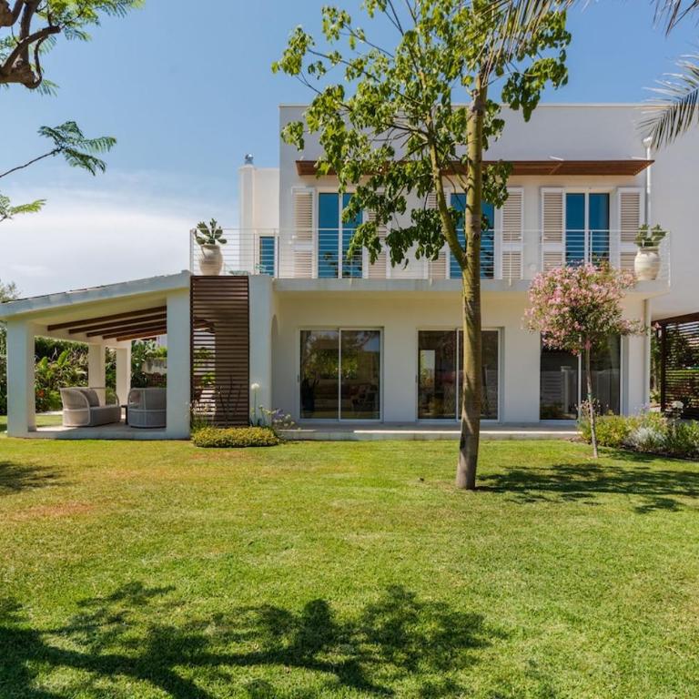 Villa with Private Saltwater Pool Near The Beach - Three-Bedroom Villa - 35