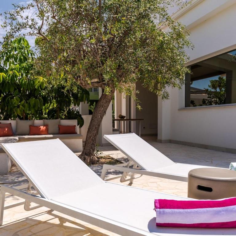 Villa with Private Saltwater Pool Near The Beach - Three-Bedroom Villa - 39
