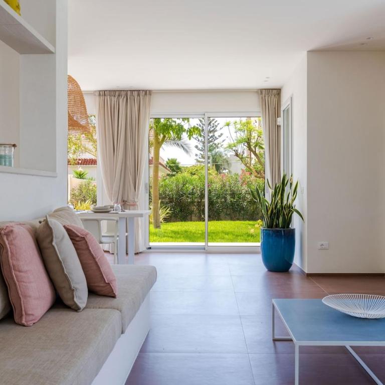 Villa with Private Saltwater Pool Near The Beach - Three-Bedroom Villa - 46