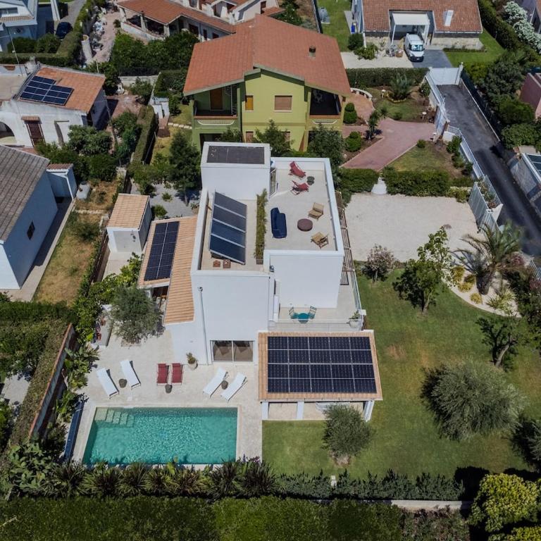 Villa with Private Saltwater Pool Near The Beach - Three-Bedroom Villa - 53