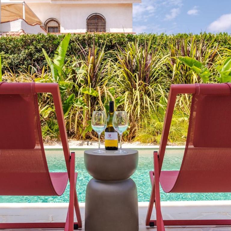 Villa with Private Saltwater Pool Near The Beach - Three-Bedroom Villa - 54
