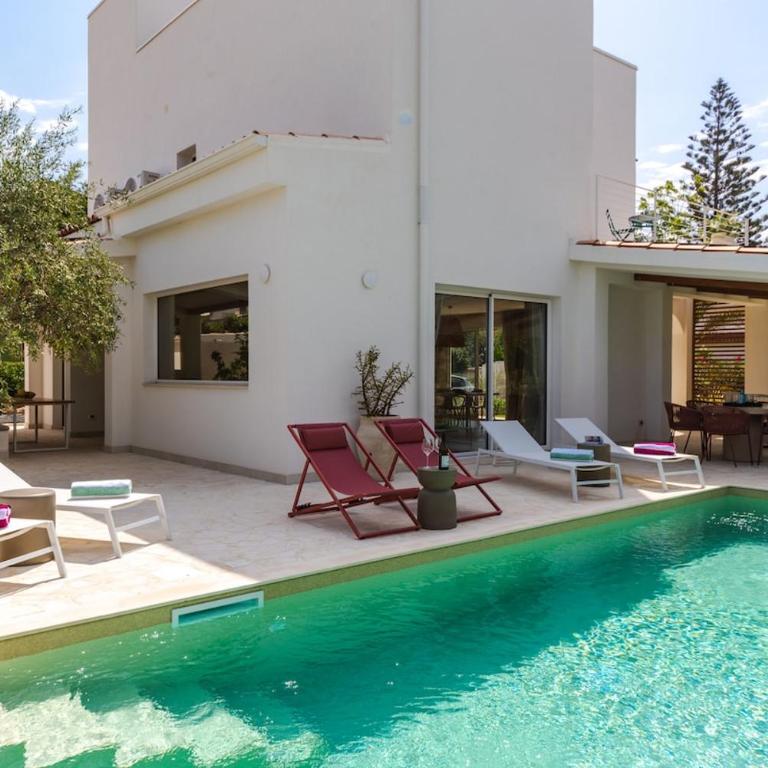 Villa with Private Saltwater Pool Near The Beach - Three-Bedroom Villa - 56