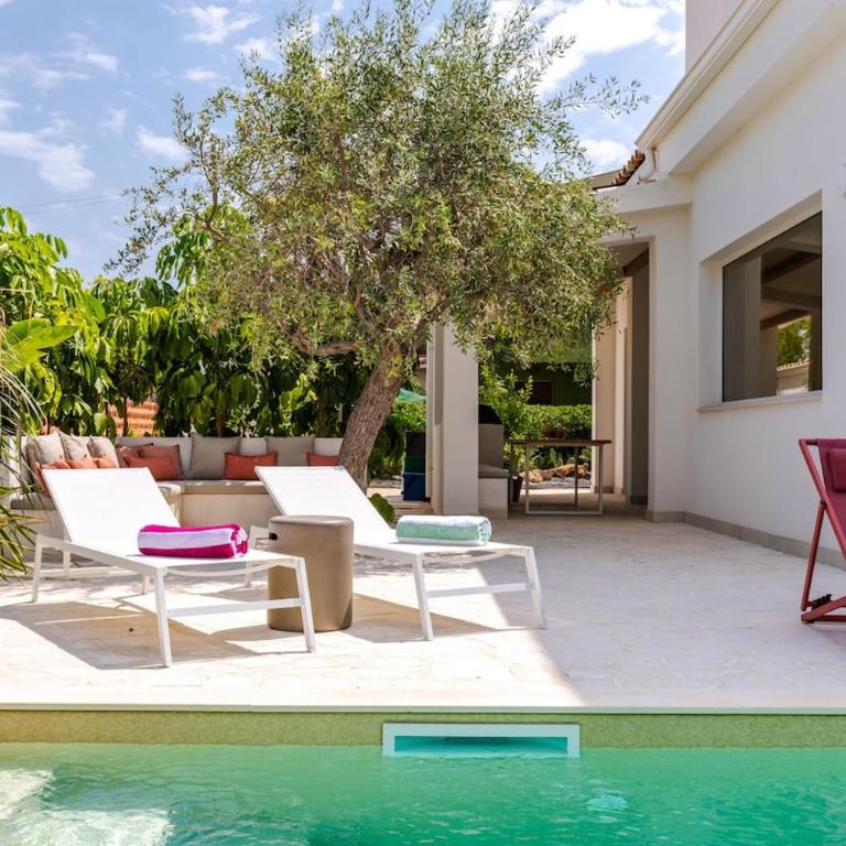 Villa with Private Saltwater Pool Near The Beach - Three-Bedroom Villa - 64