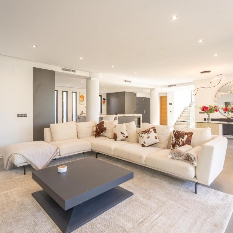 Villa Karma -Elegant Villa with Pool, Garden & Mul - Villa - 5