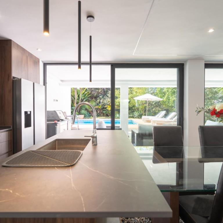 Villa Karma -Elegant Villa with Pool, Garden & Mul - Villa - 14