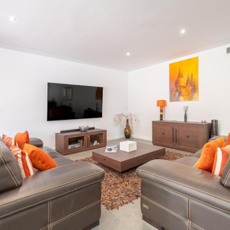Villa Karma -Elegant Villa with Pool, Garden & Mul - Villa - 13