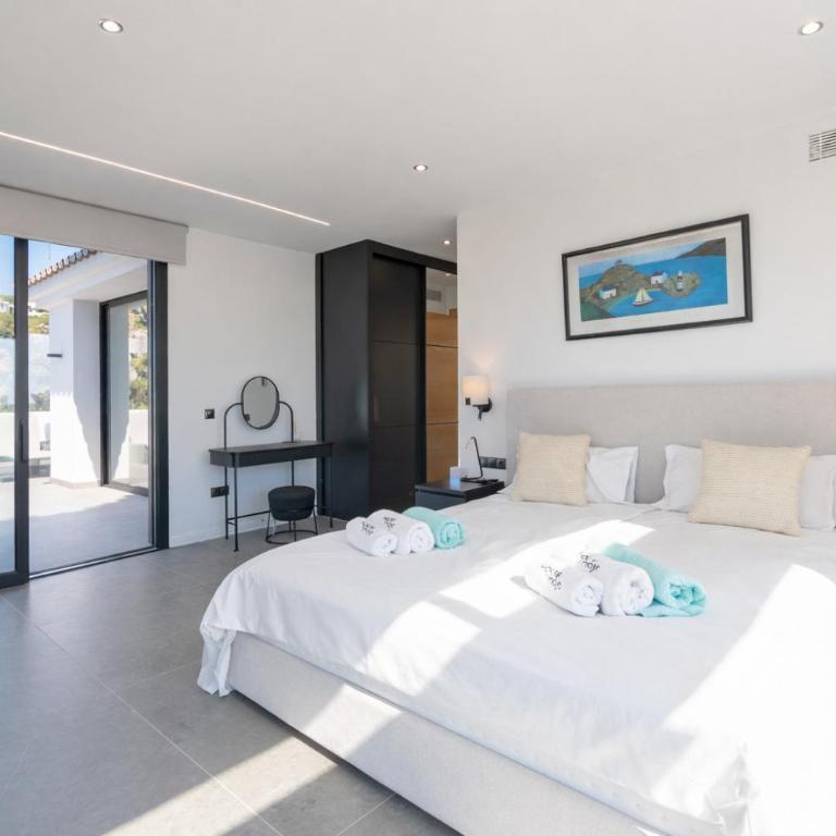 Villa Karma -Elegant Villa with Pool, Garden & Mul - Villa - 18