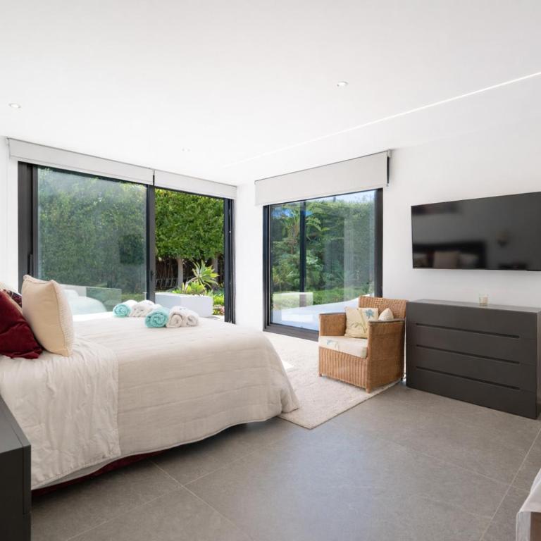 Villa Karma -Elegant Villa with Pool, Garden & Mul - Villa - 26