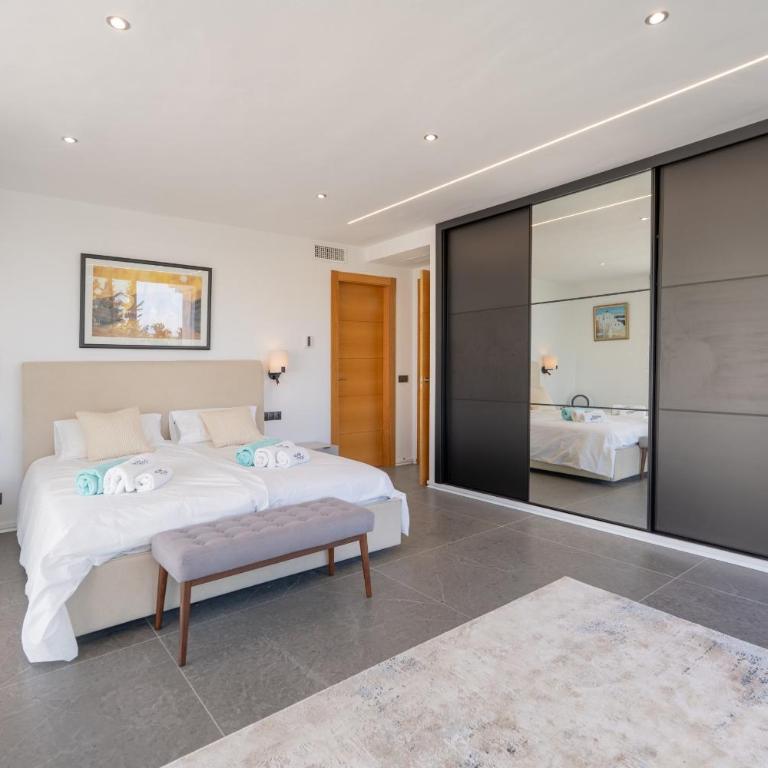 Villa Karma -Elegant Villa with Pool, Garden & Mul - Villa - 41
