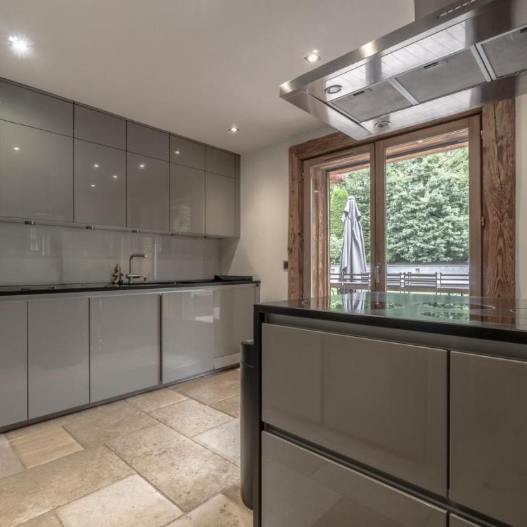 Nice chalet balcony view all within walking distance - Maison de Vacances - 9