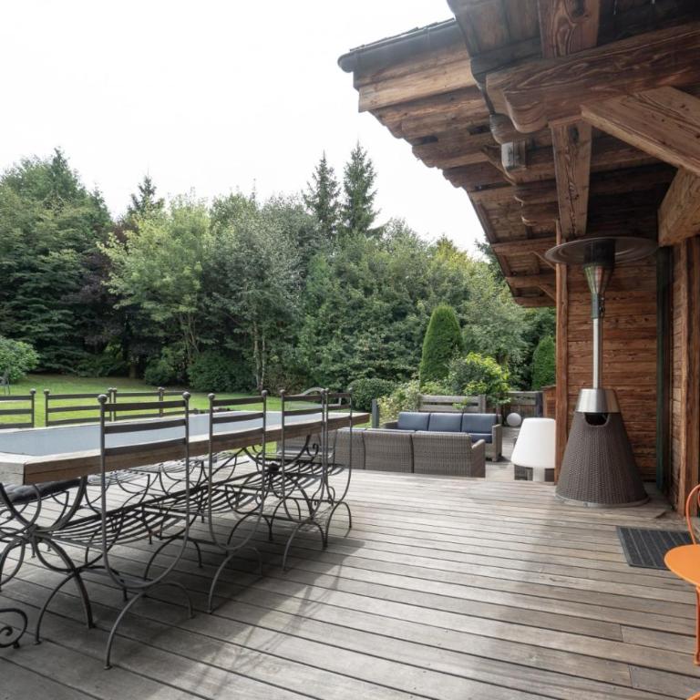 Nice chalet balcony view all within walking distance - Maison de Vacances - 17