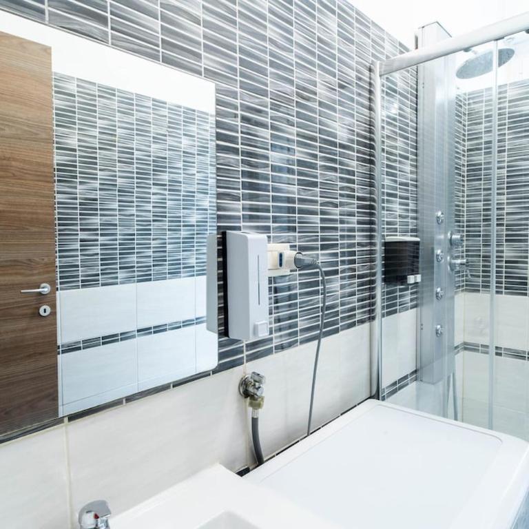 DaLino, M5 Metro Ippodromo 4 min, San Siro, 20 min to the Duomo - One-Bedroom Apartment - 12