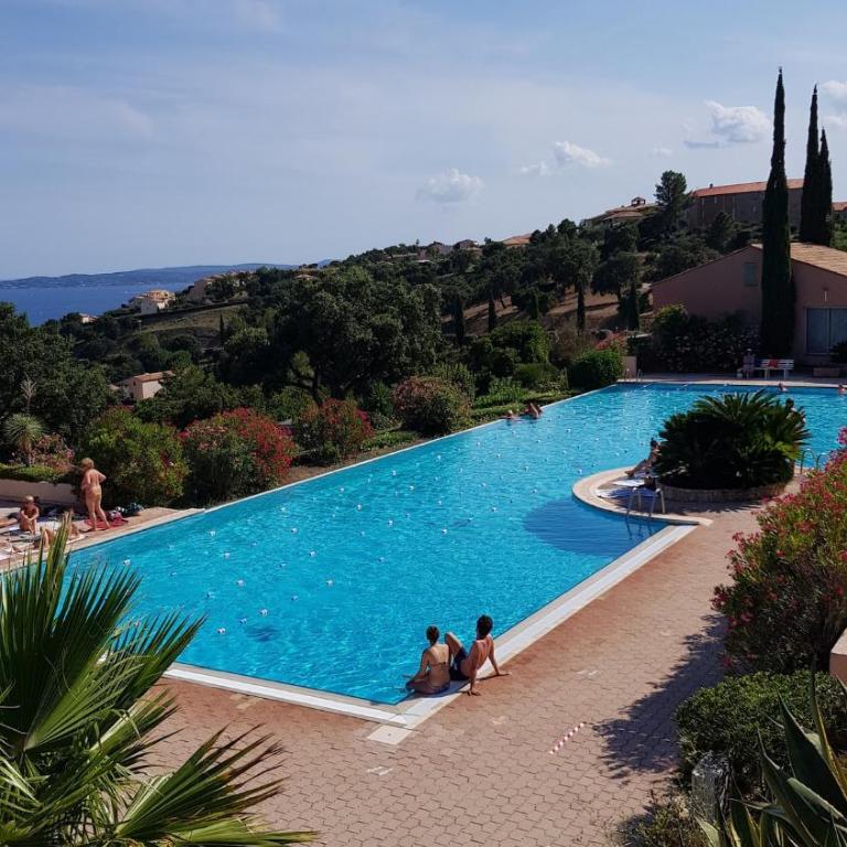 Spacieux appartement, vue mer 6 personnes - Three-Bedroom Apartment - 7