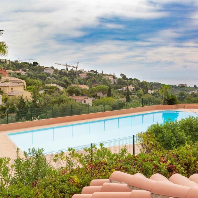 Spacieux appartement, vue mer 6 personnes - Three-Bedroom Apartment - 10