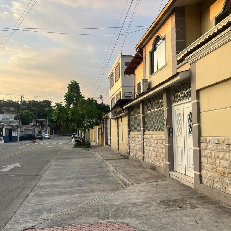 Spacious Private Apartment 2 Bedrooms Full PB Laundry Patio - Apartamento de 2 dormitorios - 19