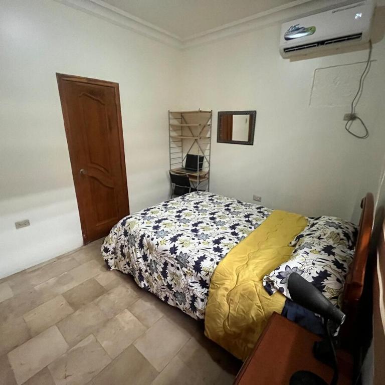 Spacious Private Apartment 2 Bedrooms Full PB Laundry Patio - Apartamento de 2 dormitorios - 24