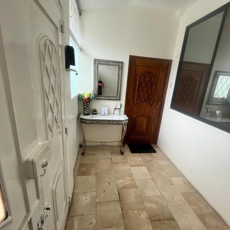 Spacious Private Apartment 2 Bedrooms Full PB Laundry Patio - Apartamento de 2 dormitorios - 42