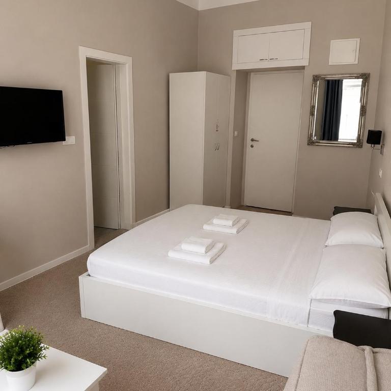 Nice 5 Apartments - Deluxe Double Room - 6