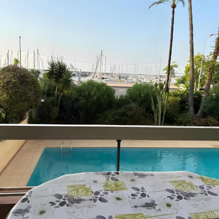 Appart - Piscine et vue sur le port - Maison 2 Chambres - 25