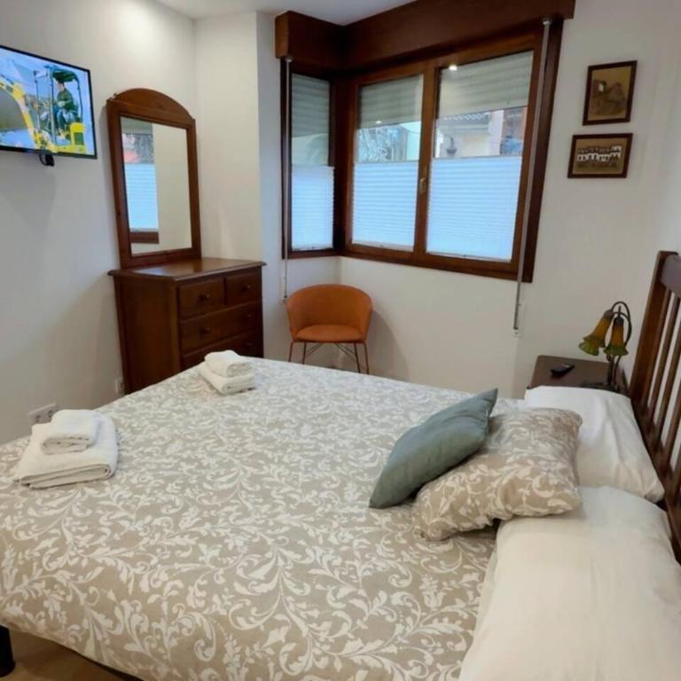 luminoso y centrico confortllanes - Apartamento de 2 dormitorios con vistas a la ciudad - 2