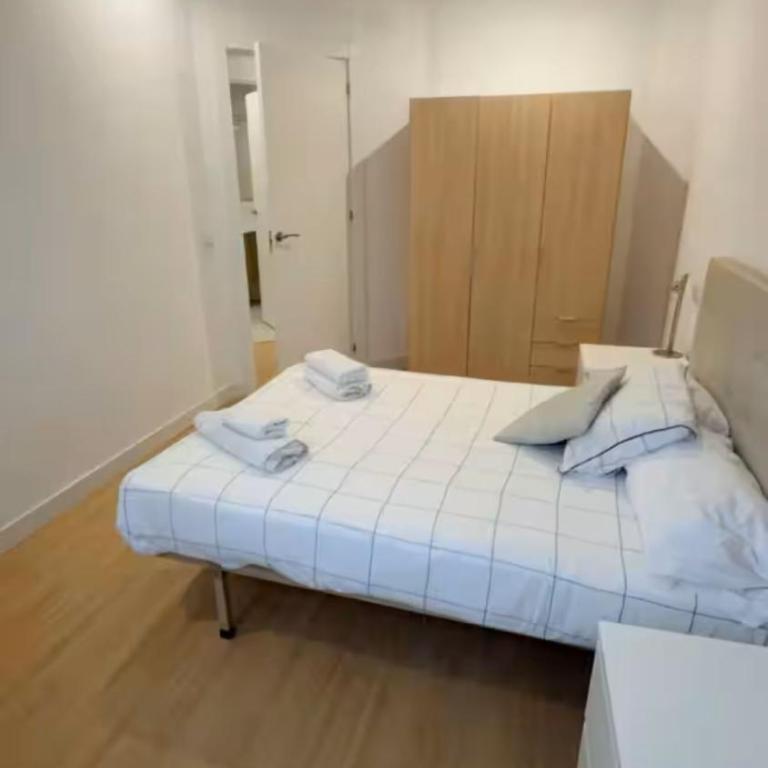 luminoso y centrico confortllanes - Apartamento de 2 dormitorios con vistas a la ciudad - 4