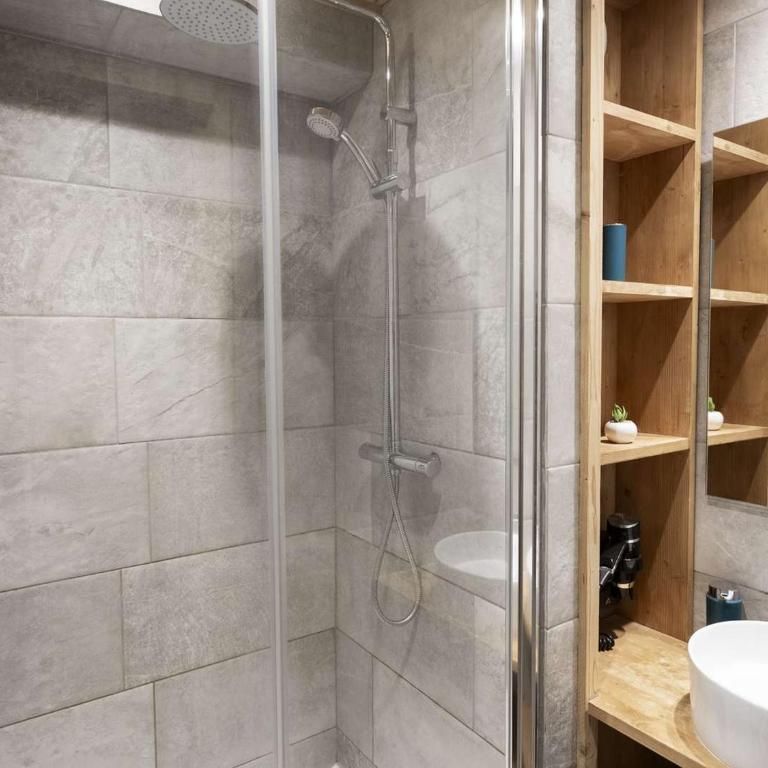 Appartement cosy 4 pers. 30m² rénové, ski aux pieds, équipements modernes, proche commerces et commodités - FR-1-545-15 - Appartement (4 Adultes) - 15