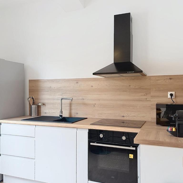 Historic Neighborhood - AC - Renovated Apartment - One-Bedroom Apartment - 11