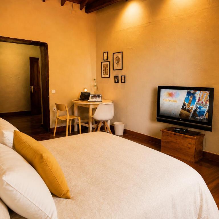 Coliving Tenerife - Villa La Laguna - Standard Double Room with Shared Bathroom - 2