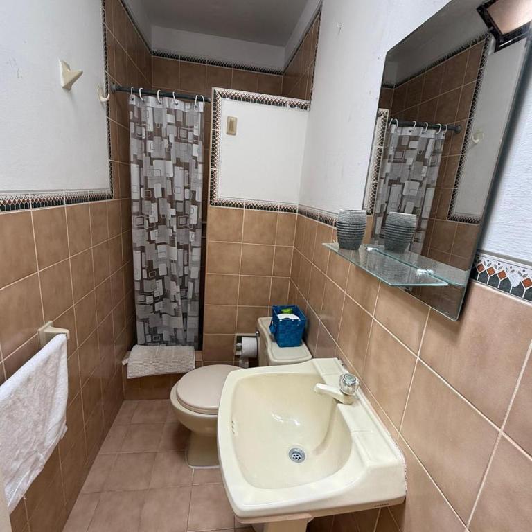 Casa Playa Naplo, primer piso, media cuadra malecón - One-Bedroom House - 5