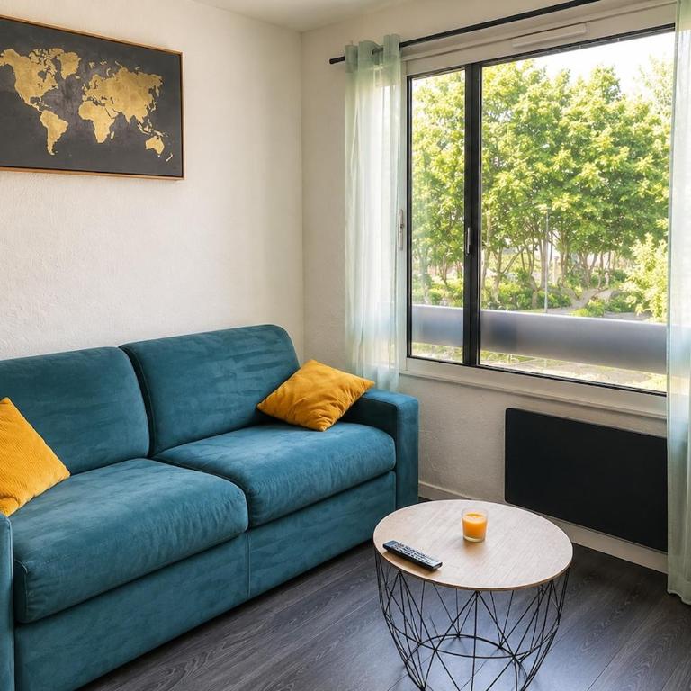 Studio Cosy avec Piscine & Parking au Cœur Fréjus - Appartement 1 Chambre - 4
