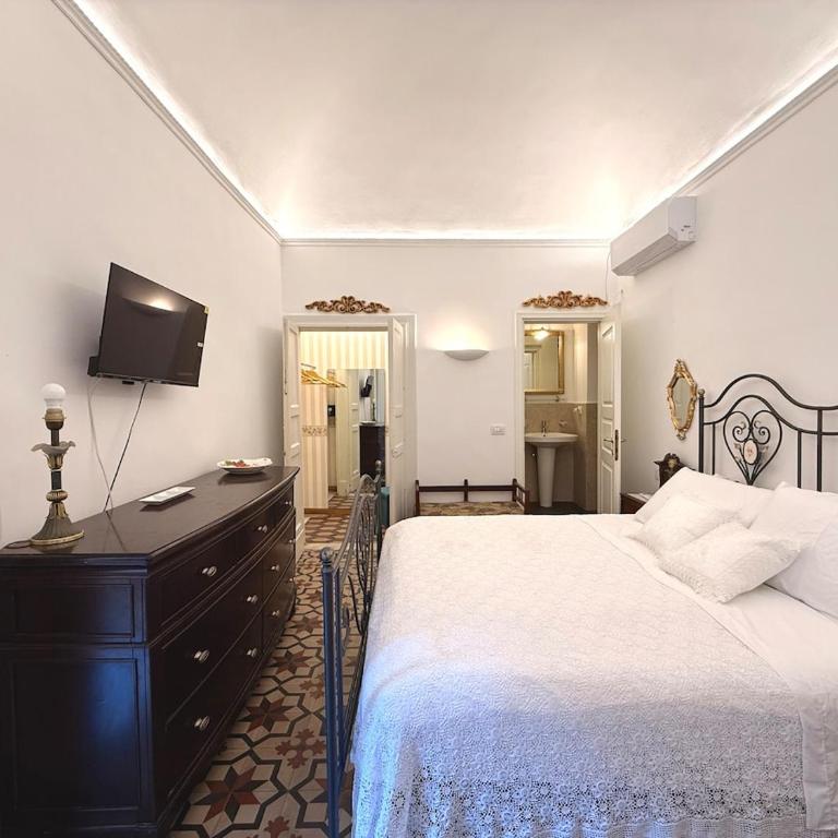 San Michele Heritage Historic residence in the center - One-Bedroom Apartment - 5