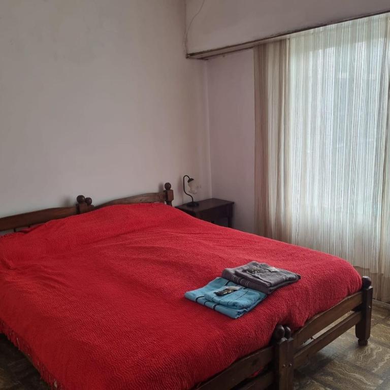 Excelente prop en el corazón de barrio Villa Rosas - Casa de 3 dormitorios - 2