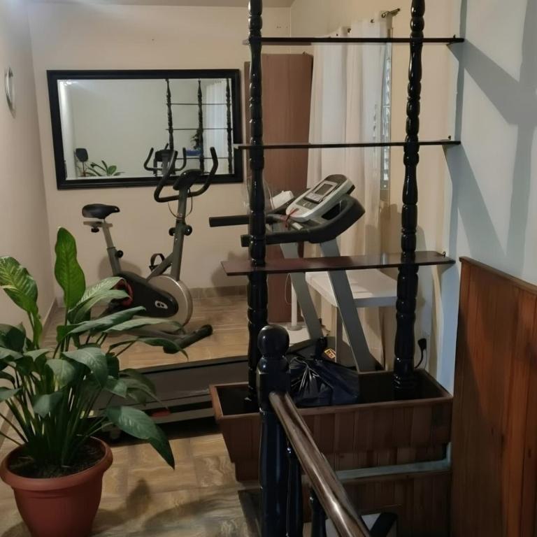 Excelente prop en el corazón de barrio Villa Rosas - Casa de 3 dormitorios - 7