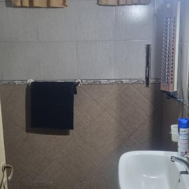 Excelente prop en el corazón de barrio Villa Rosas - Casa de 3 dormitorios - 8
