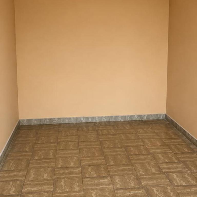 Excelente prop en el corazón de barrio Villa Rosas - Casa de 3 dormitorios - 9