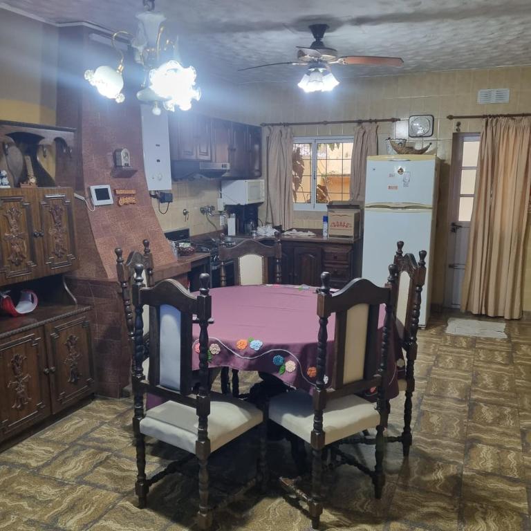 Excelente prop en el corazón de barrio Villa Rosas - Casa de 3 dormitorios - 11