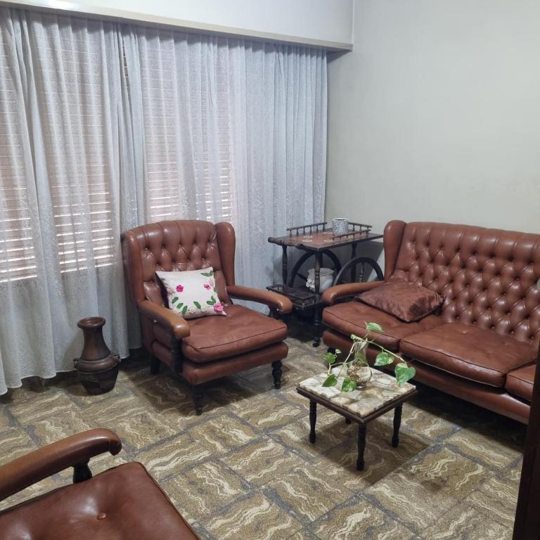 Excelente prop en el corazón de barrio Villa Rosas - Casa de 3 dormitorios - 12