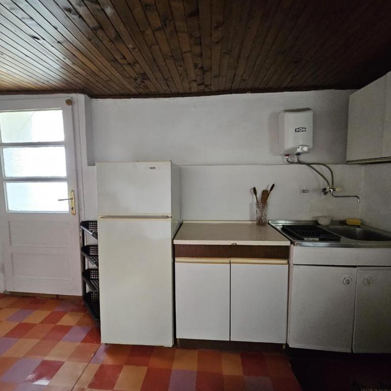 Guesthouse Zvezdara - Dvokrevetna Soba sa Bračnim Krevetom - 12