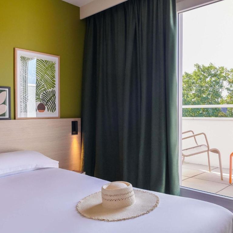 Ibis Styles Vannes Pte Golfe - Comfort Room with Terrace or Patio - 2