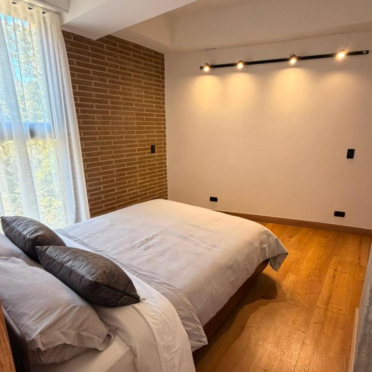 Altitud Medellín View Living - Deluxe Double Room with Balcony - 23