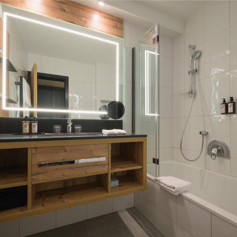 Alpenhotel Montafon & SPA - Deluxe Doppelzimmer mit Balkon - 2