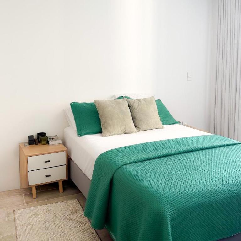 Modern 2BR apartment with AC, WIFI, free parking - Two-Bedroom Apartment - 1