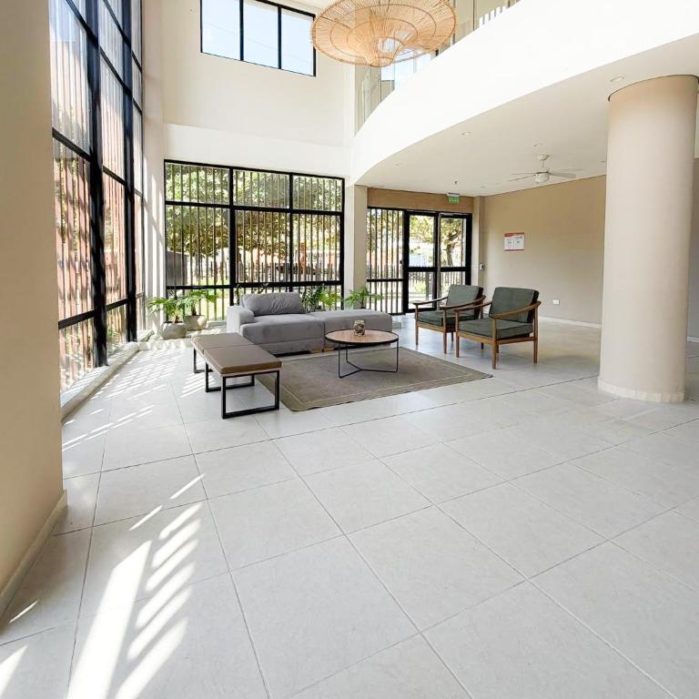 Modern 2BR apartment with AC, WIFI, free parking - Two-Bedroom Apartment - 8