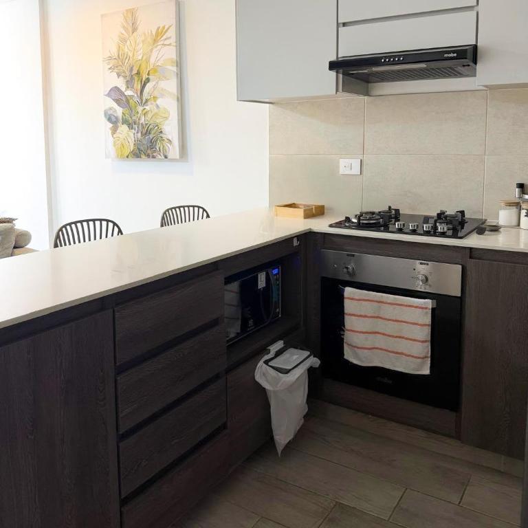 Modern 2BR apartment with AC, WIFI, free parking - Two-Bedroom Apartment - 5