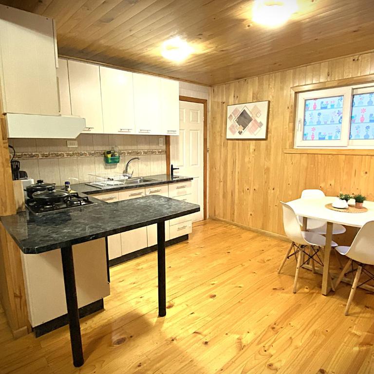 Flor de Lis Inn Cabañas de 2D 2B - Two-Bedroom Apartment - 32