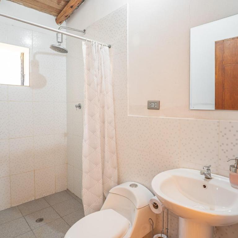 Cosy Studio with Balcony Hammock and Fast Wifi - One-Bedroom Apartment - 13